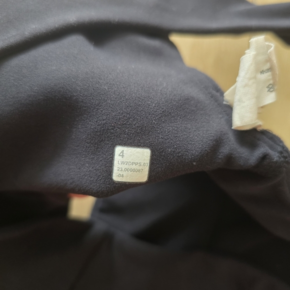 Lululemon Align Asymmetrical Bra Black Square Dot Light Support A B CUP - Picture 5 of 6